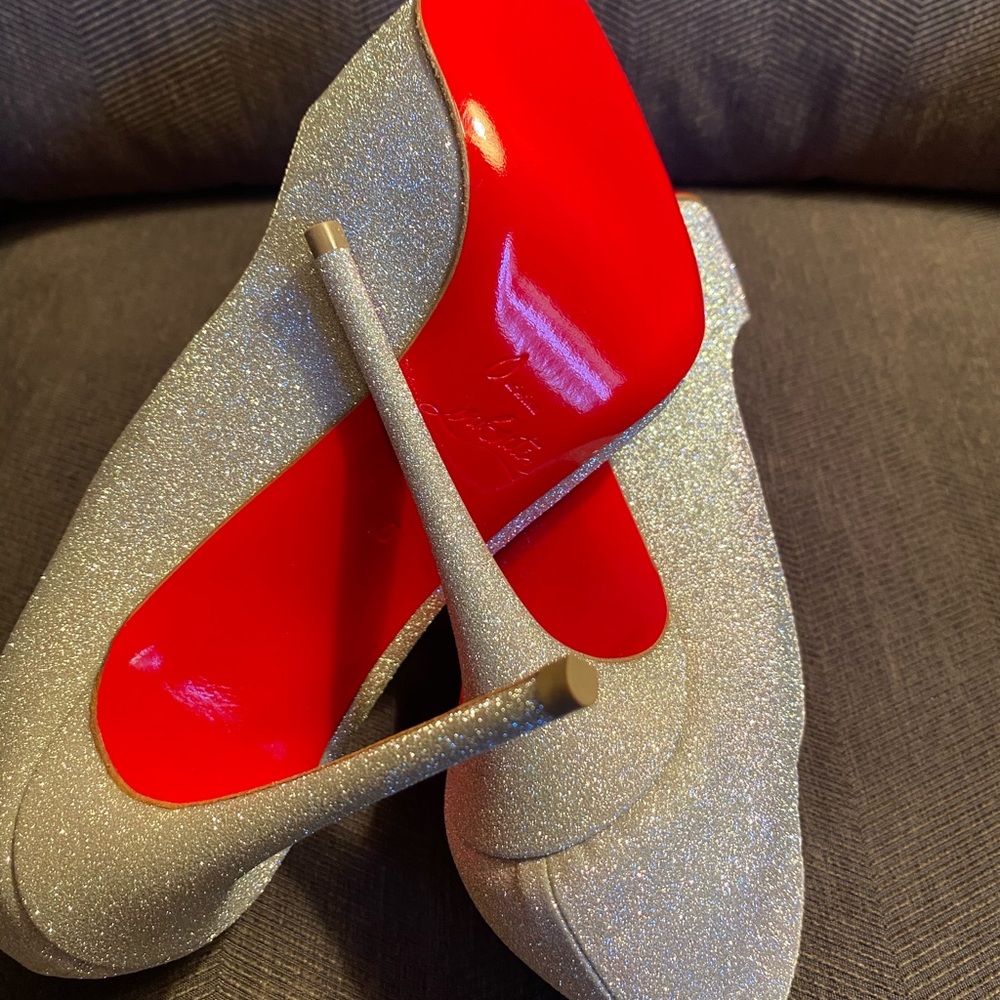 New in Box Louboutin Pumps 👠 - Picture 8 of 8